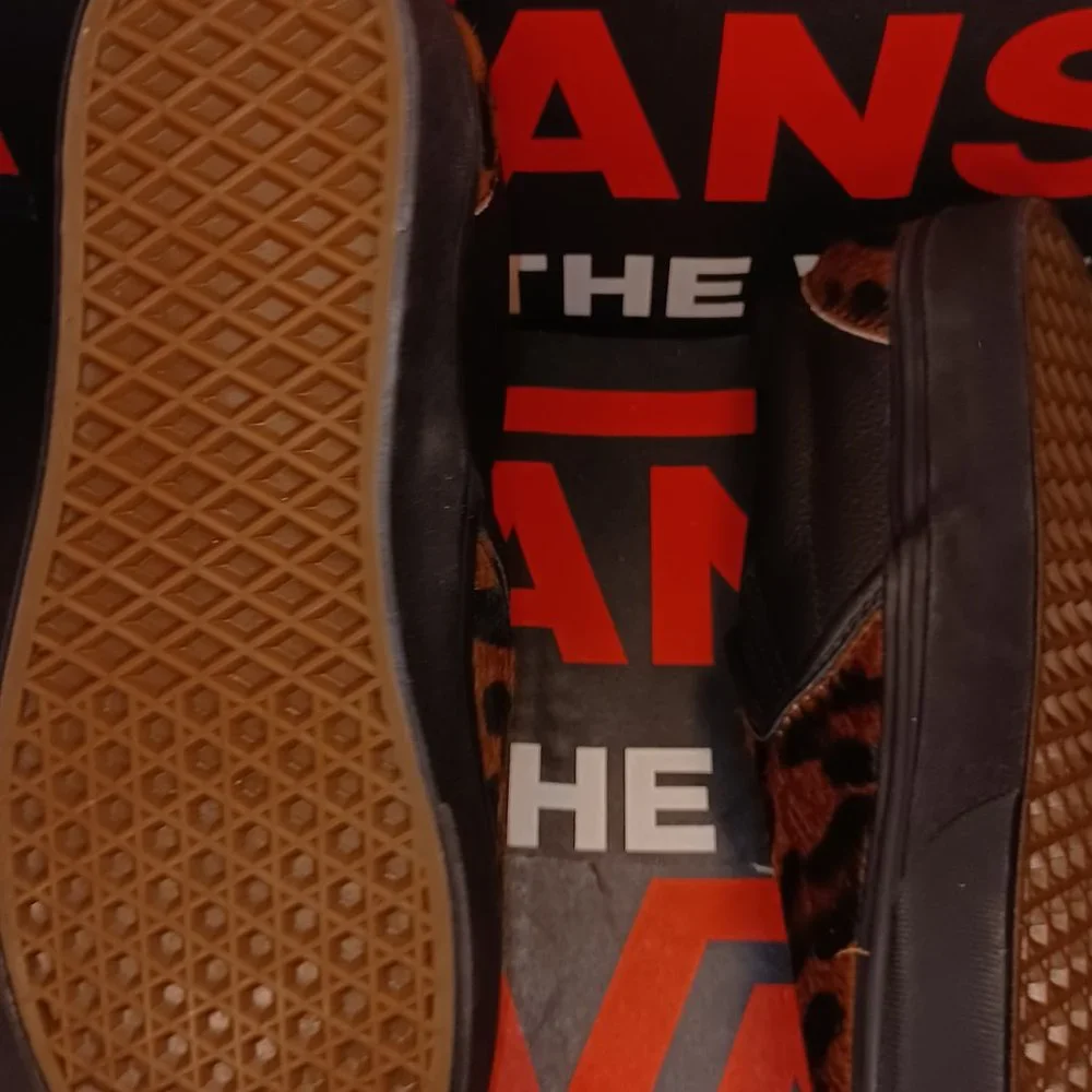 Vans Classic Slip-On Calf Hair Dark Leopard Black Men's 7/Womens 8.5 VN0A7VCFAB0 - Picture 3 of 12